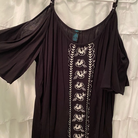 Clothes - Picture 7 of 7